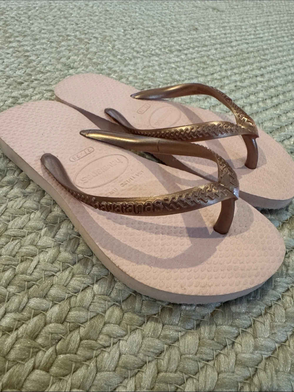 10c Havaianas pink Pink Flip Flops with Metallic Rose Straps
